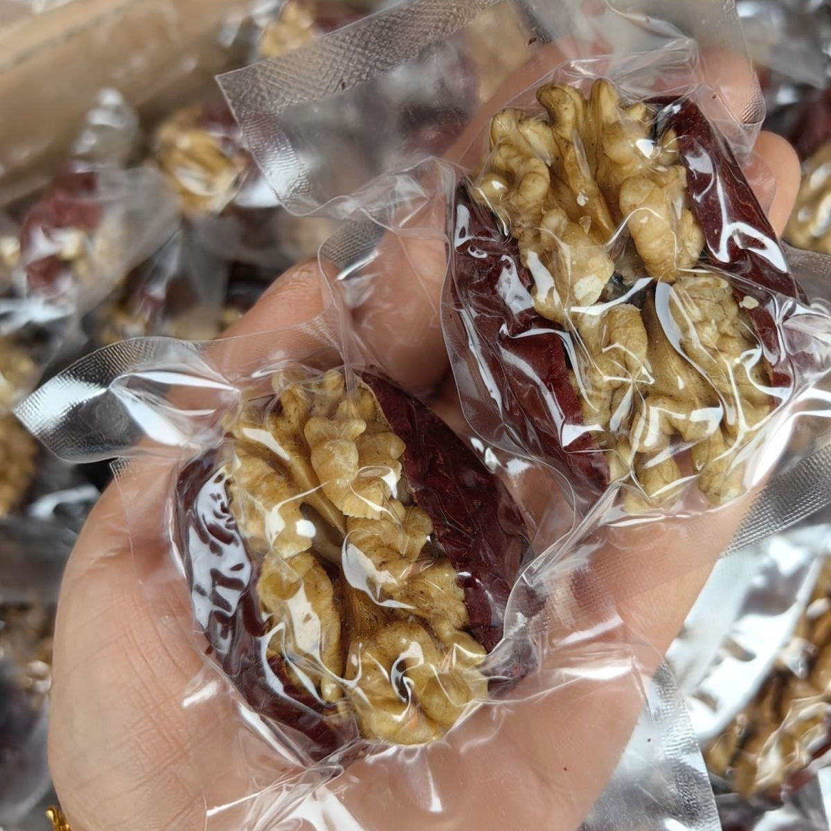 新疆特产红枣夹核桃仁5斤包邮超大和田大枣夹纸皮核桃抱抱果零食
