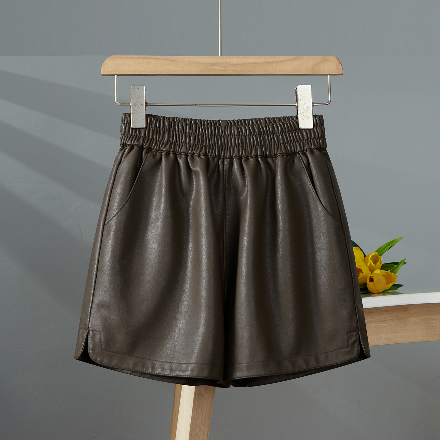哑光皮短裤女2025秋冬外穿