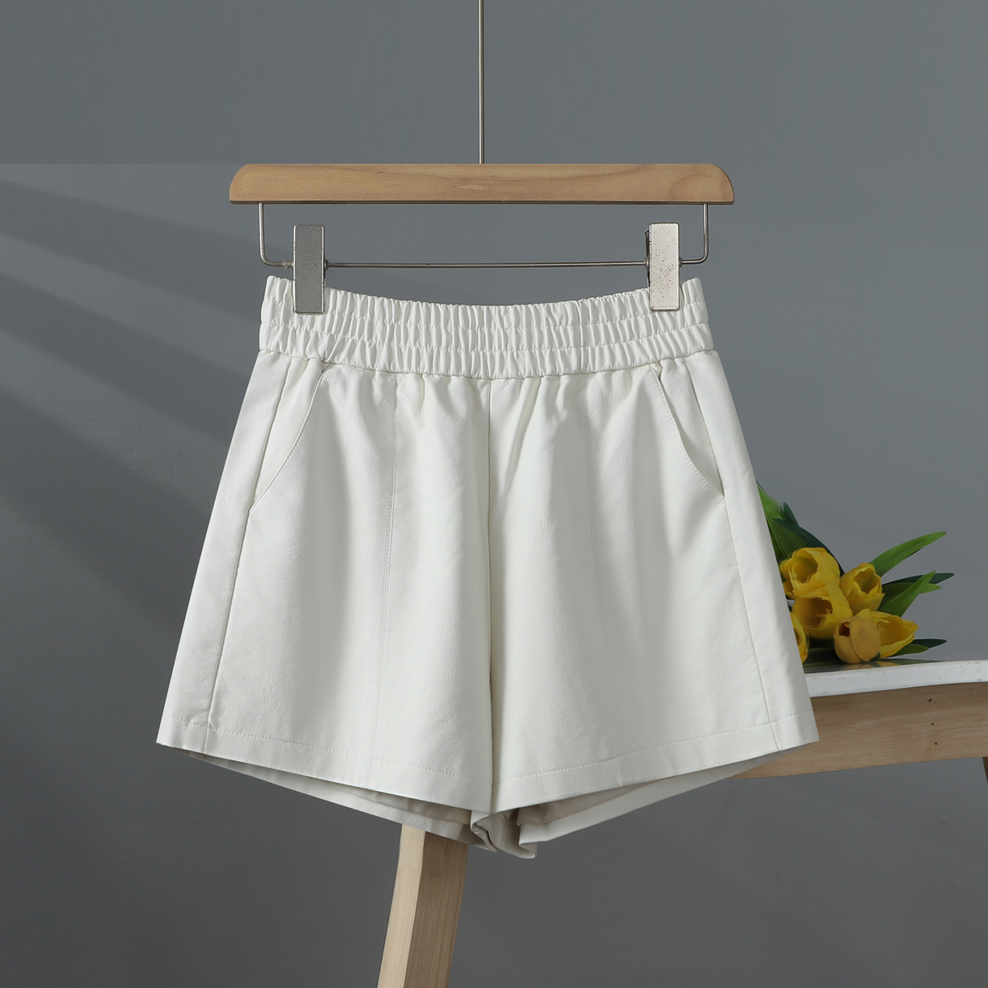 高级感皮短裤2025秋冬百搭宽松新款松紧腰时尚洋气打底靴裤pu皮裤