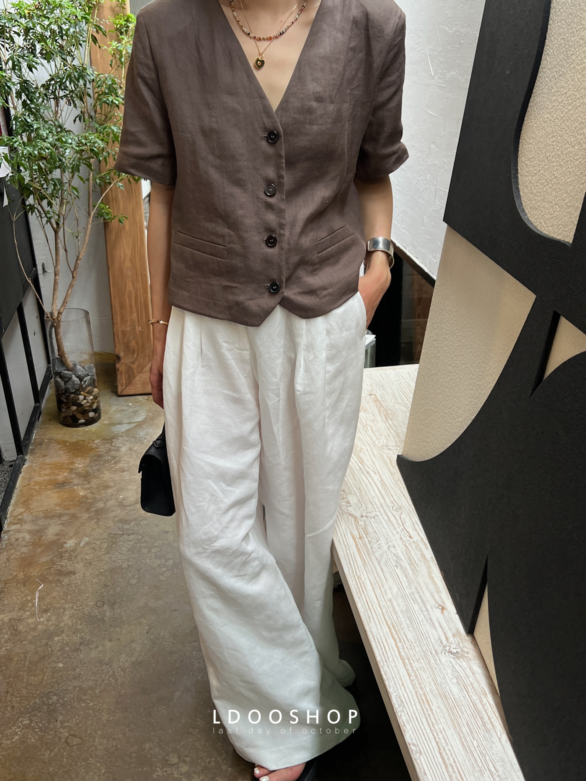 LDOO SHOP 24夏 纯亚麻牛仔蓝V领排扣宽松短袖垫肩西装短袖外套女