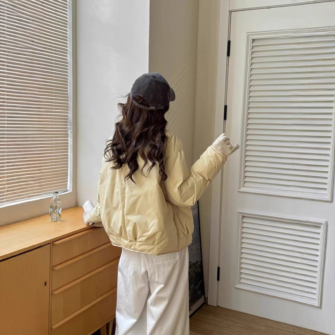 嘉兴平湖圆领短款白鸭绒羽绒服女