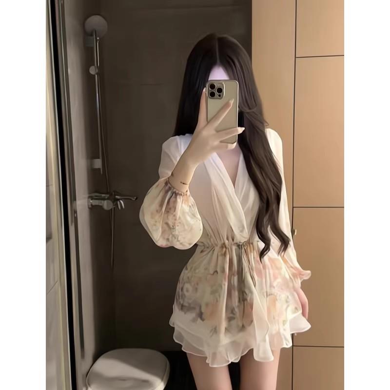 法式V领碎花雪纺连衣裙女春季性感纯欲气质收腰显瘦蓬蓬长袖裙子