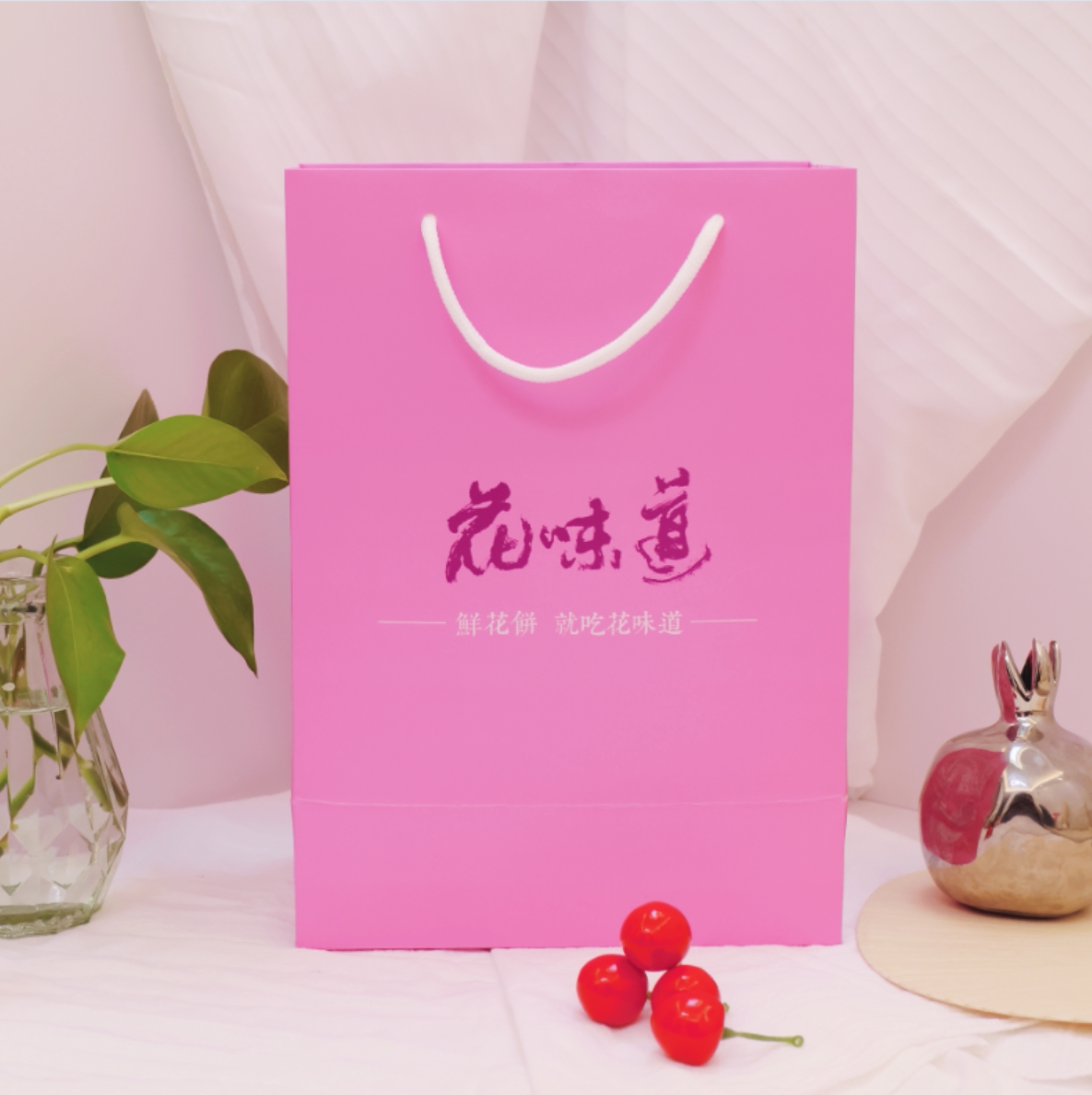 两盒手提袋  两种款式随机发货(单拍不发，需要搭配其他产品起拍)