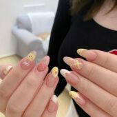 轻松手绘短款 可爱ins草莓轻松熊手工贴片美甲穿戴卡通指甲可拆卸