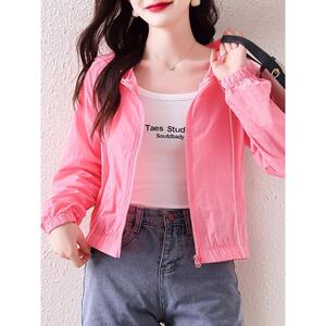 连帽防晒服夏季妇女服装2026新的户外防晒透气皮肤衬衫薄短0324r