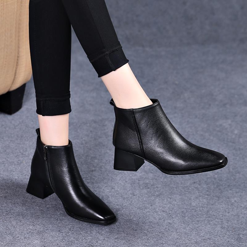 新款靴子粗跟小短靴女中跟皮鞋百搭切尔西靴马丁单1112h