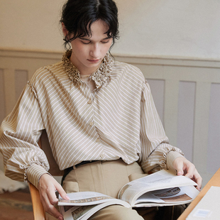 小衫 相对纶 上衣女独特漂亮新款 法式 赫本风小资 花瓣领斜条纹衬衫