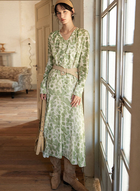 相对纶/绿色不规则荷叶领大摆法式慵懒松弛感穿搭早秋长袖连衣裙