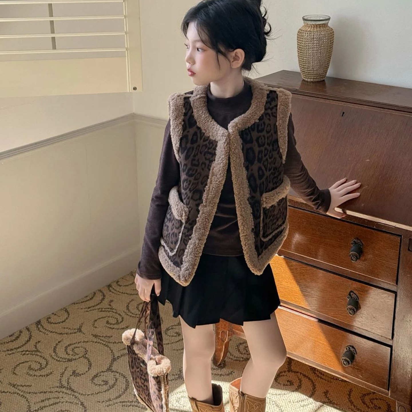 女童复古豹纹羊羔毛马甲冬季加厚保暖无袖坎肩外套宽松背心中大童
