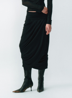 LUCENCY25AW 立体剪裁 不对称结构感针织半裙 秋冬氛围感长款裙
