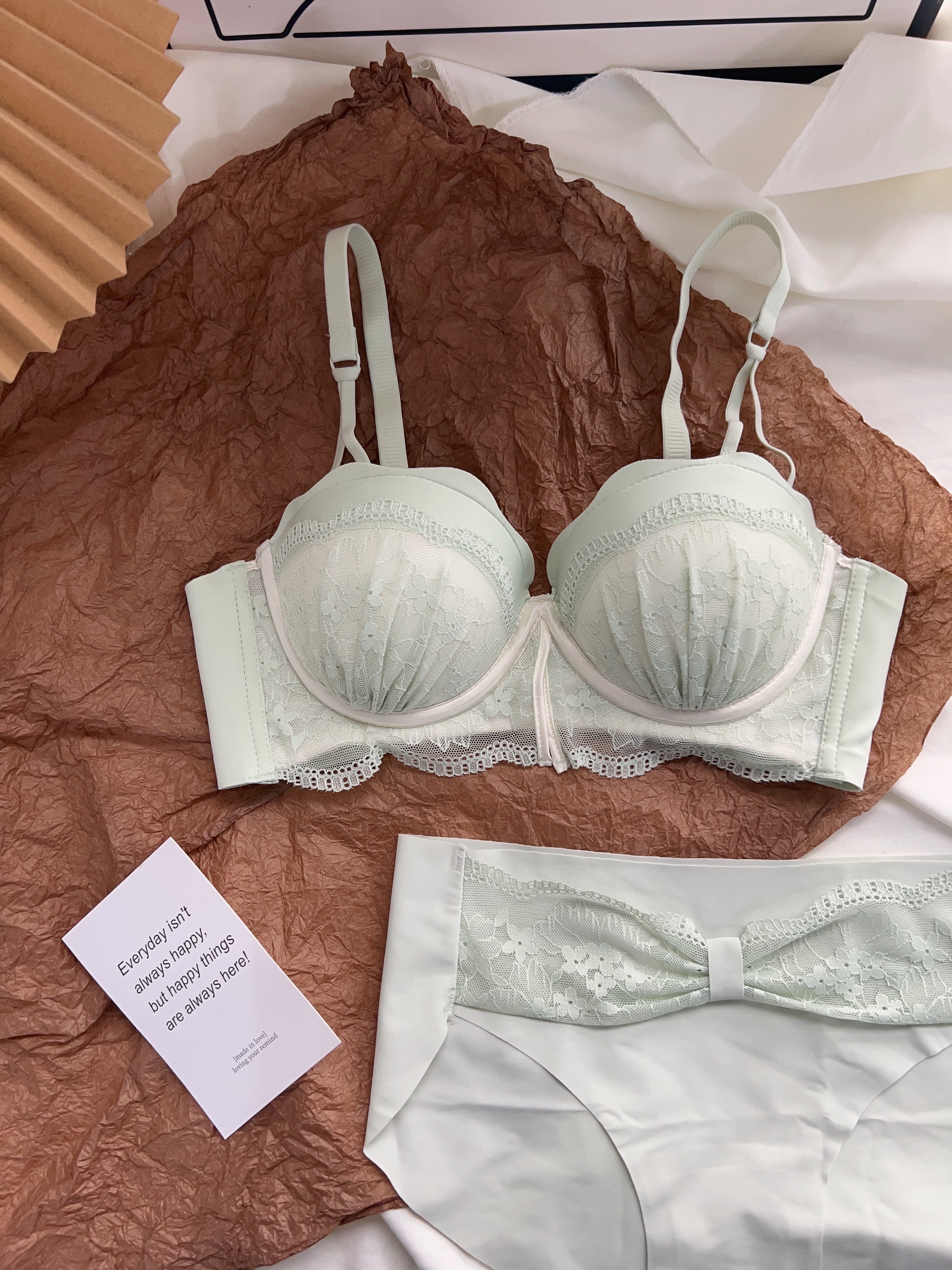性感纯欲蕾丝内衣女小胸聚拢显大无钢圈上托防下垂收副乳文胸套装