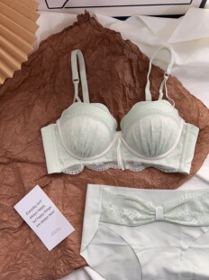 性感纯欲蕾丝内衣女小胸聚拢显大无钢圈上托防下垂收副乳文胸套装