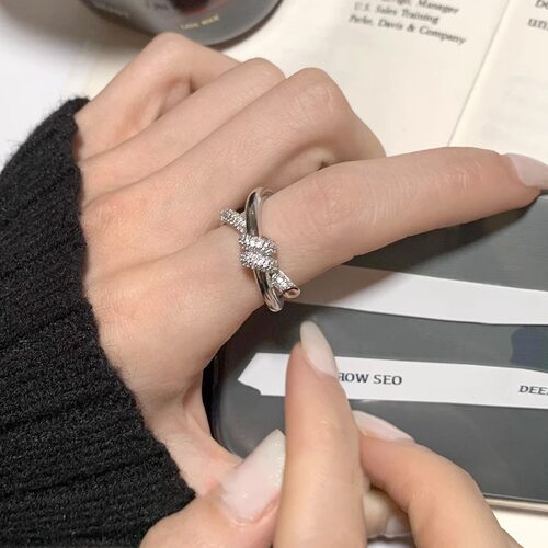 绳结镶钻戒指女欧美轻奢knot打结指环开口小红书名媛同款千金小姐