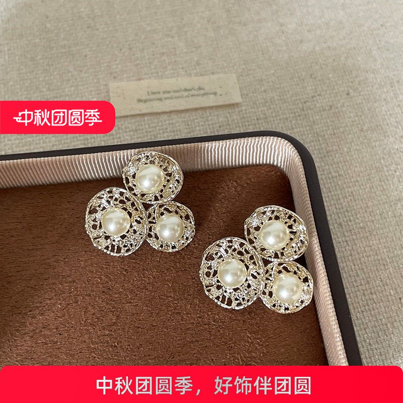 复古高级感浅咖金缕空花朵珍珠耳钉女轻奢个性时尚潮流耳环耳饰