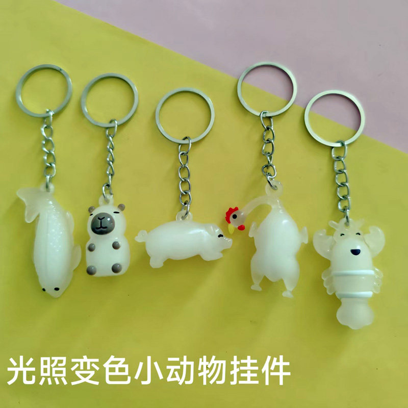 卡通光照变色鸭虾钥匙扣挂件书包挂饰吊坠光照变色猪熊鸡书包吊饰