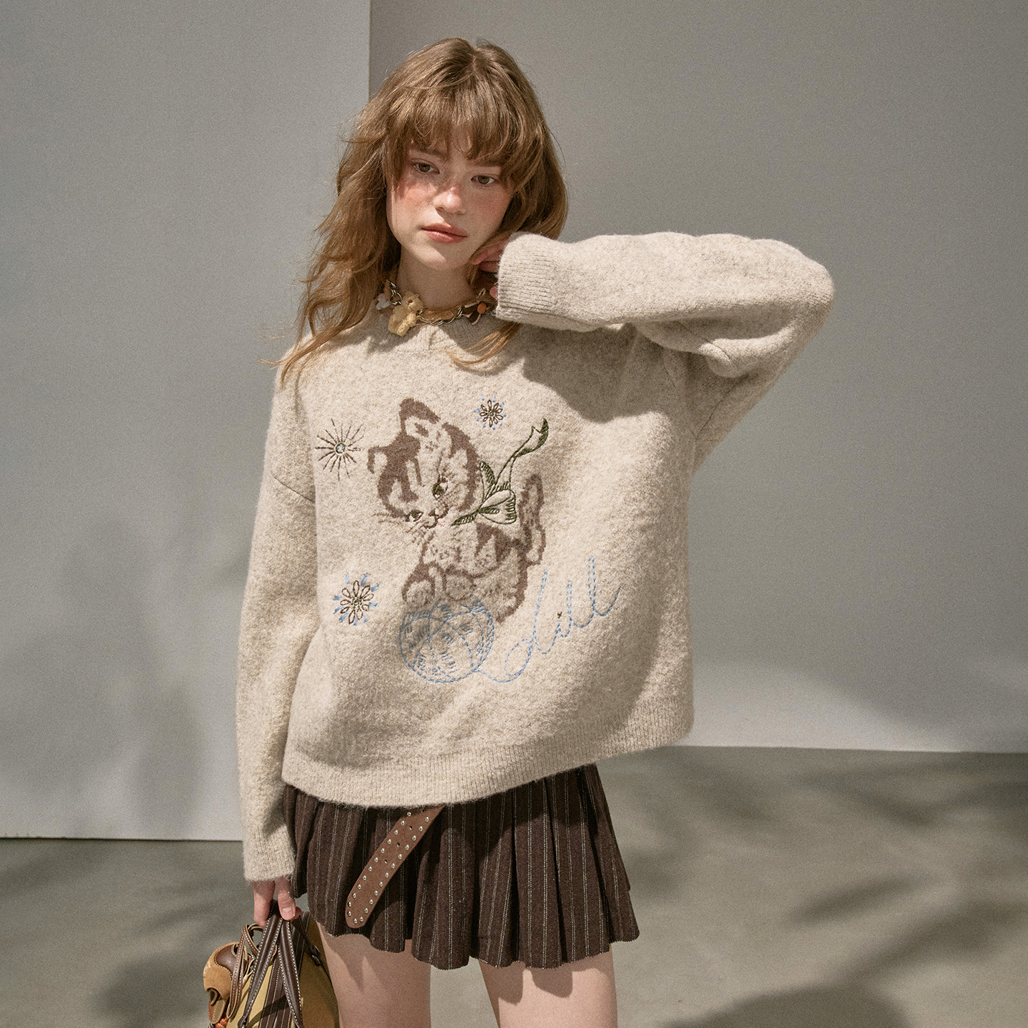 DIDDIMODA 玩毛球小猫圆领宽松长袖毛衣刺绣可爱针织衫套头衫