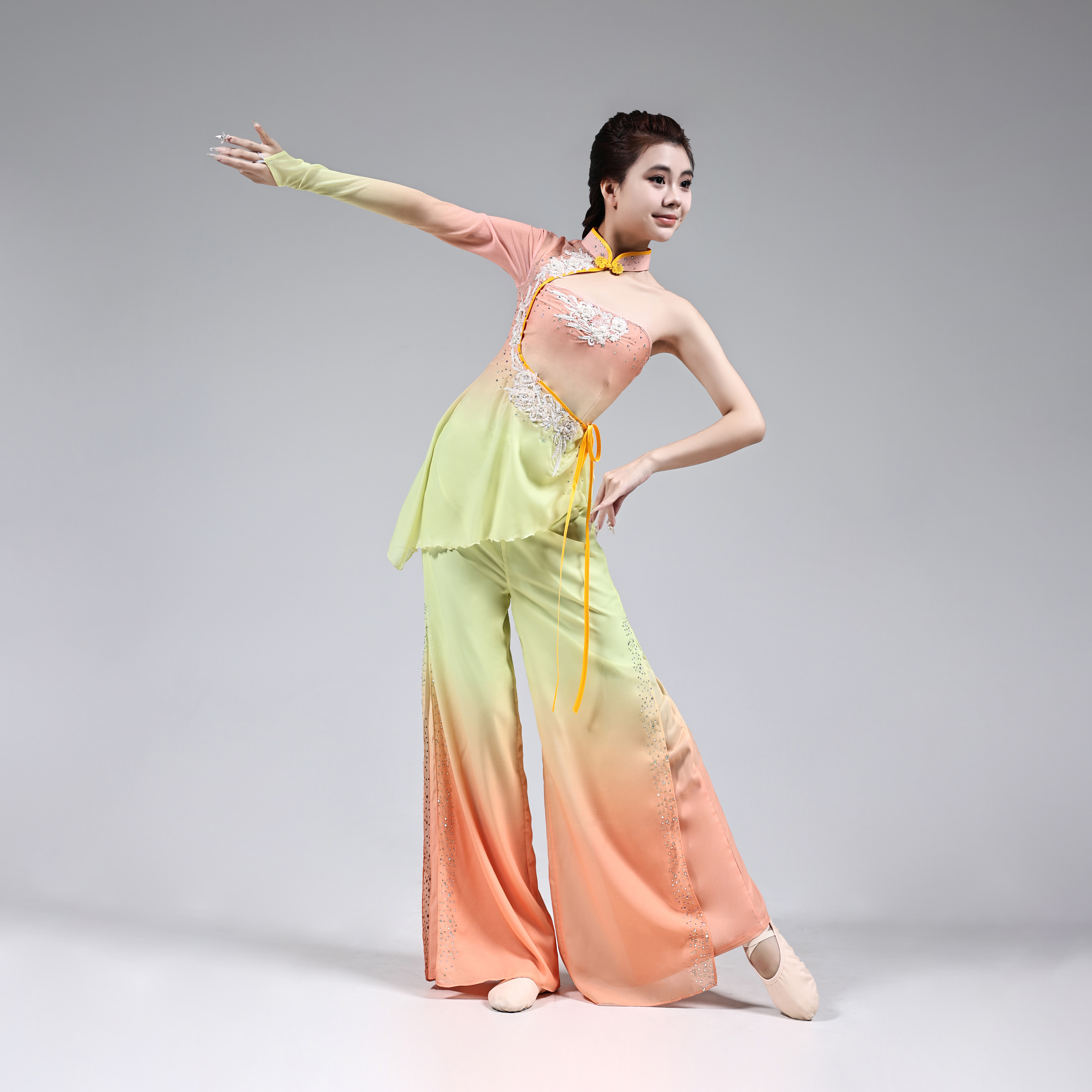 胶州新款定制纱衣套装舞台排练服