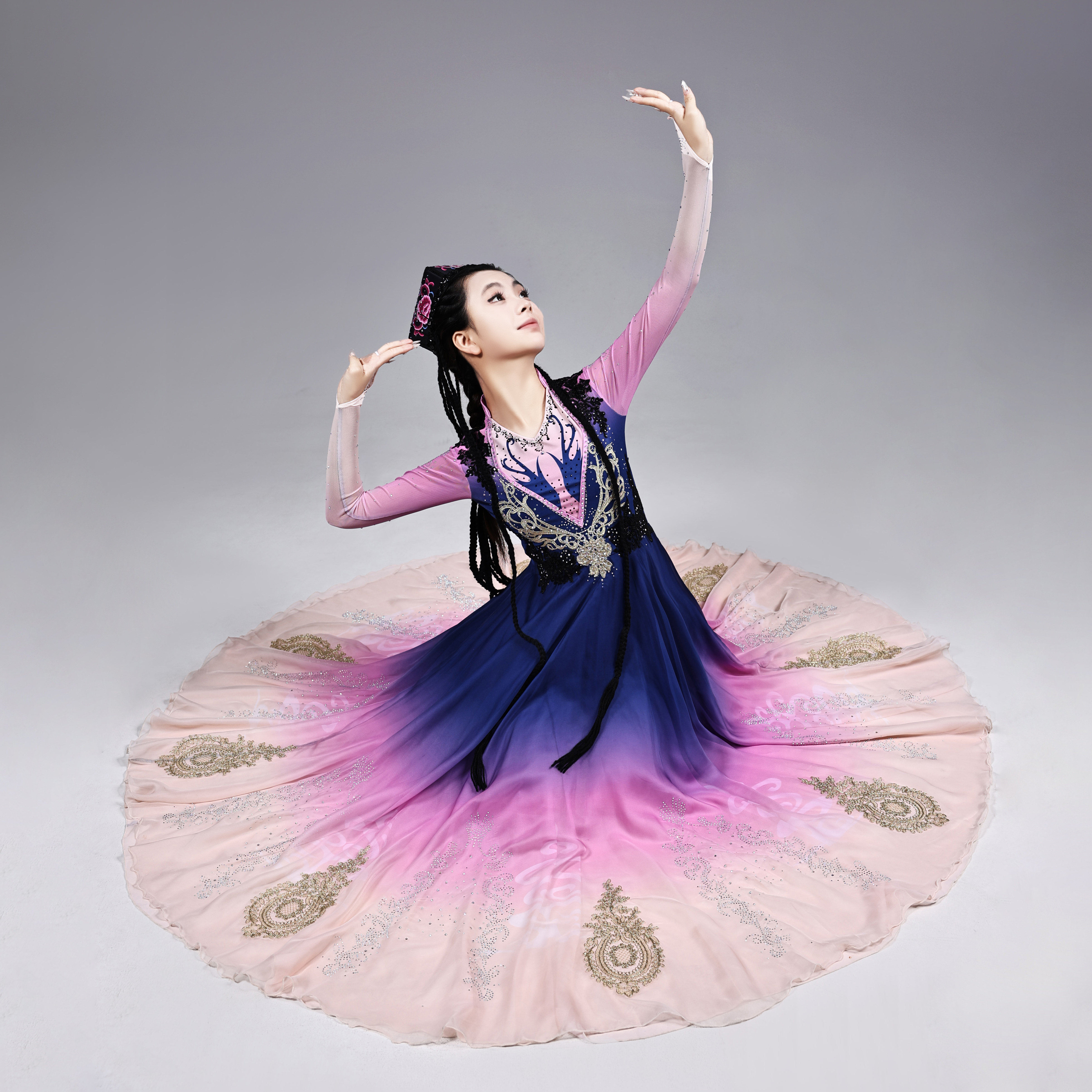 新疆维族大摆裙高端设计演出服饰