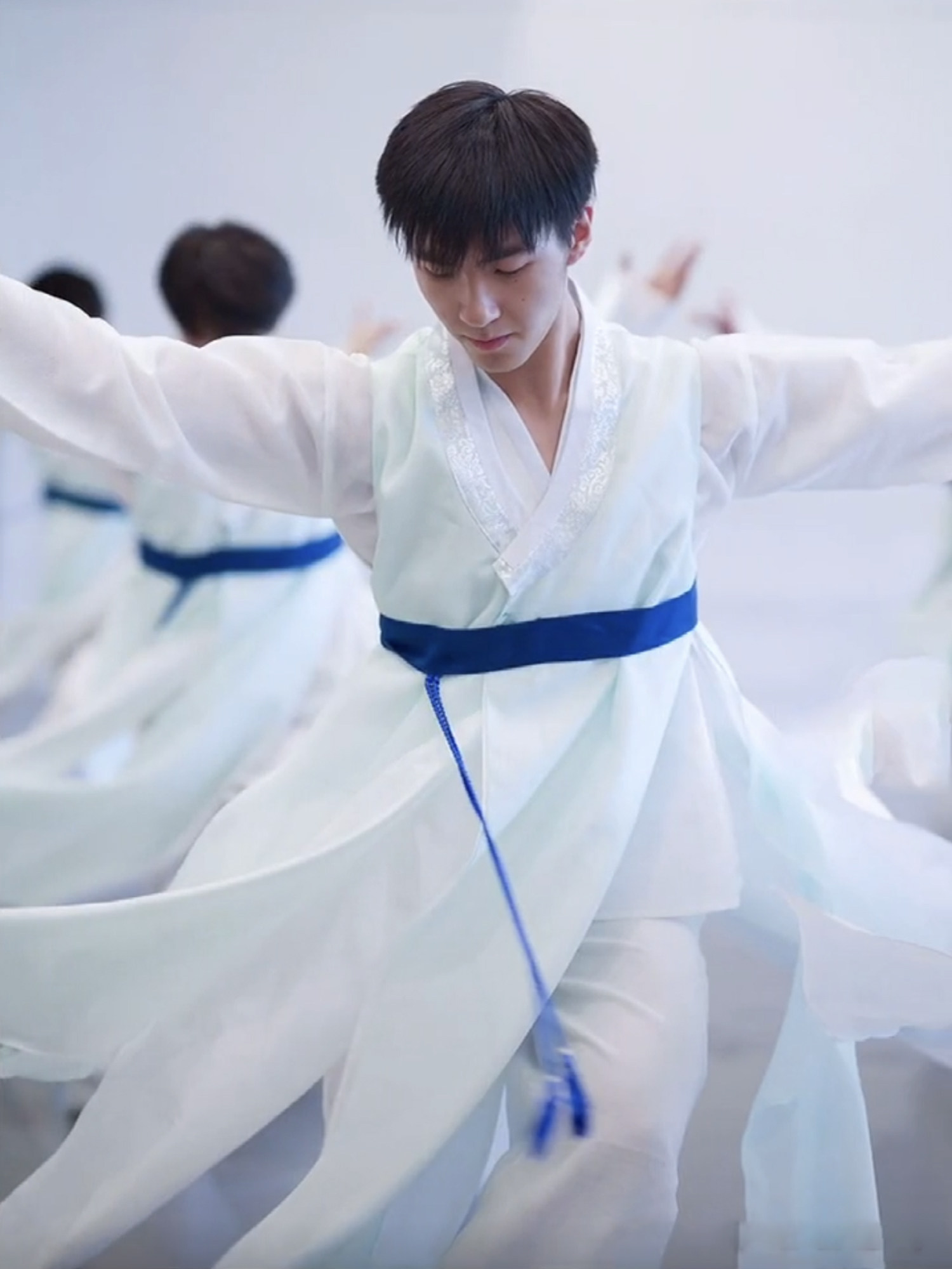 厂家专业定制服饰朝鲜新男款服装舞台舞蹈表演出服少数民族风订做