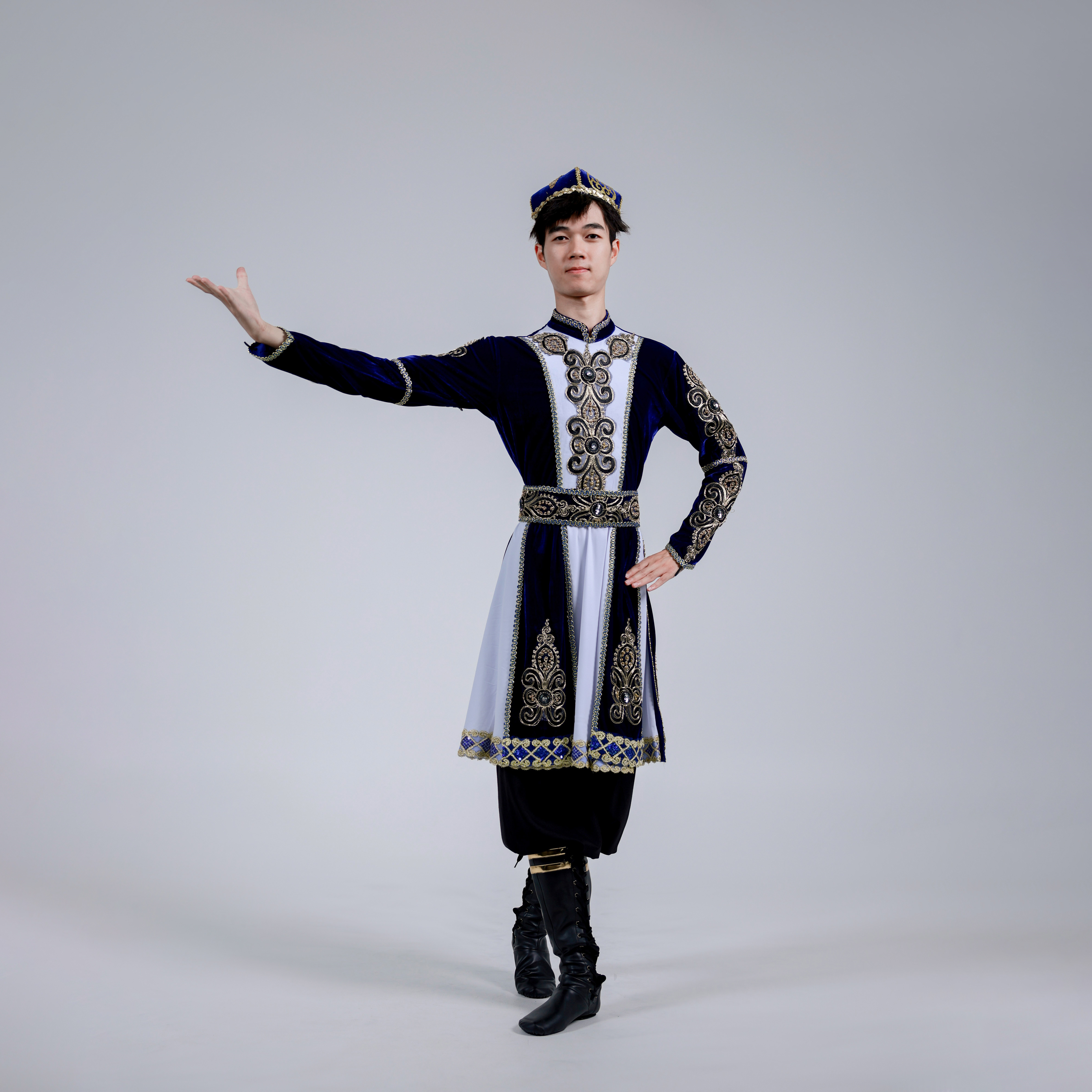 维族表演服艺考剧目男生演出服饰