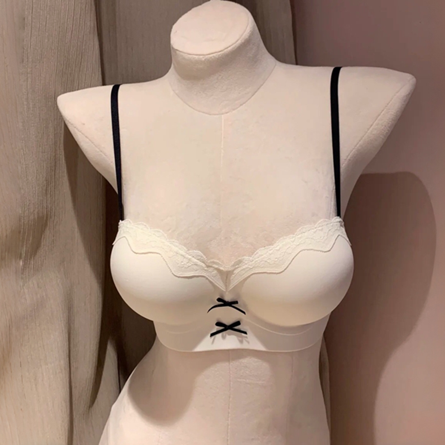 无痕内衣女小胸聚拢显胸大法式性感蕾丝胸罩上托调整型无钢圈文胸