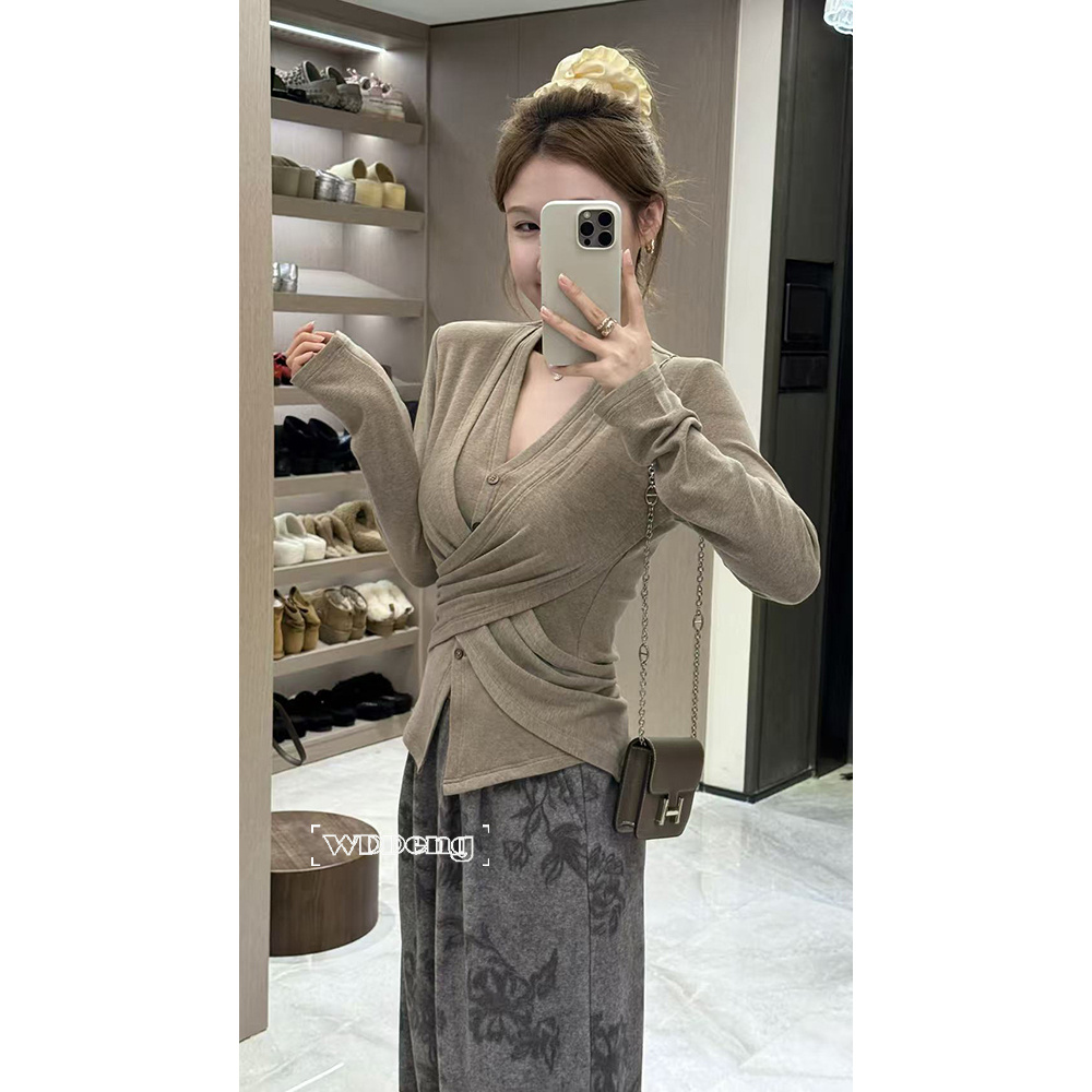 王等等 一秒细腰 2025秋冬原创款加绒保暖舒适针织上衣U225S18381