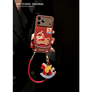 酒红波点适用苹果17promax斜挎手机壳14新年刺绣马iPhone16promax本命年15pro挂绳14promax发财13pro皮17软套