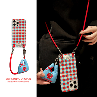 超好看红蓝格纹蓝布袋适用苹果17promax斜挎手机壳iphone13小众15女14pro韩风ins撞色挂绳16pro双层防摔软套