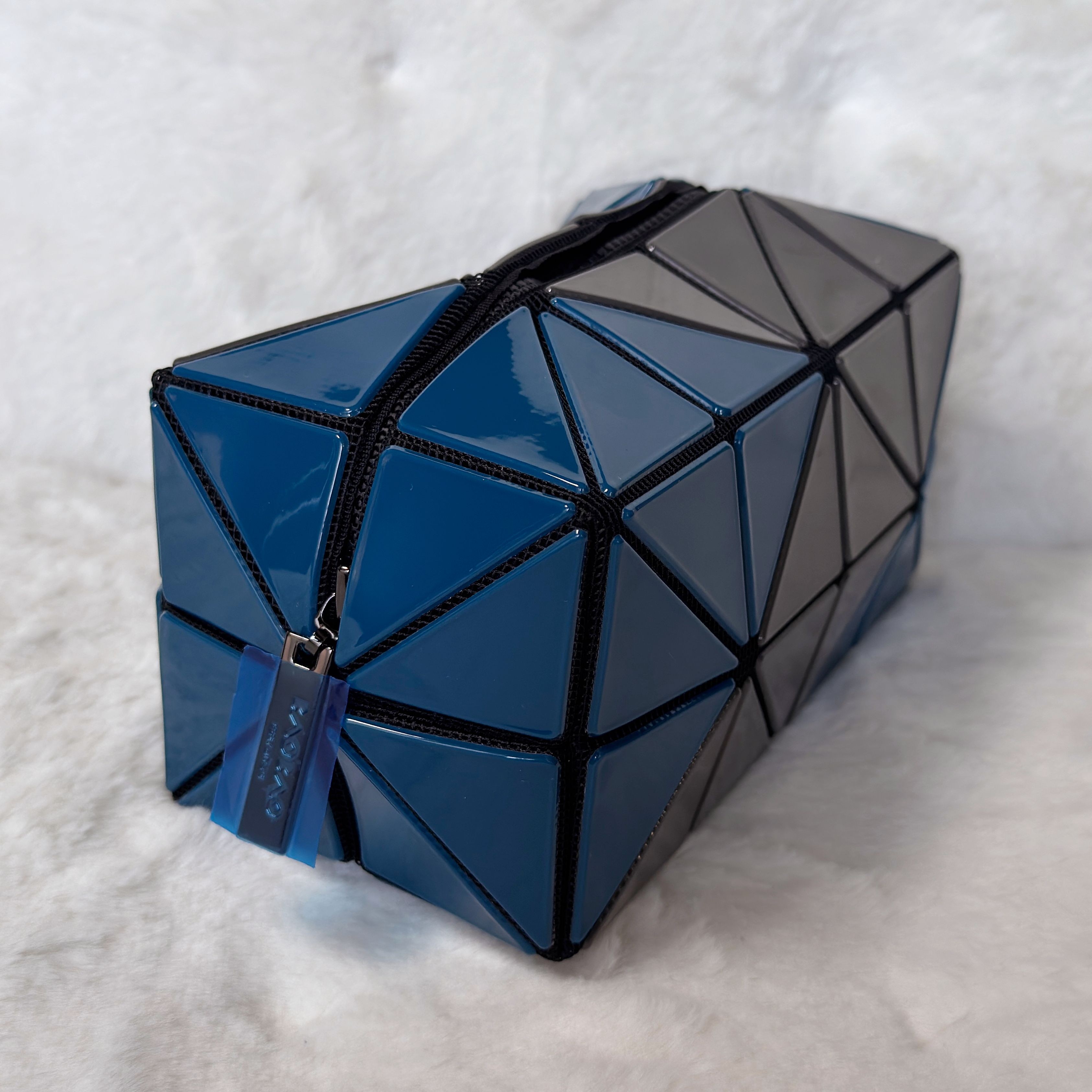 日本三宅一生ISSEY MIYAKE撞色手拿包化妆包收纳包 北京现货