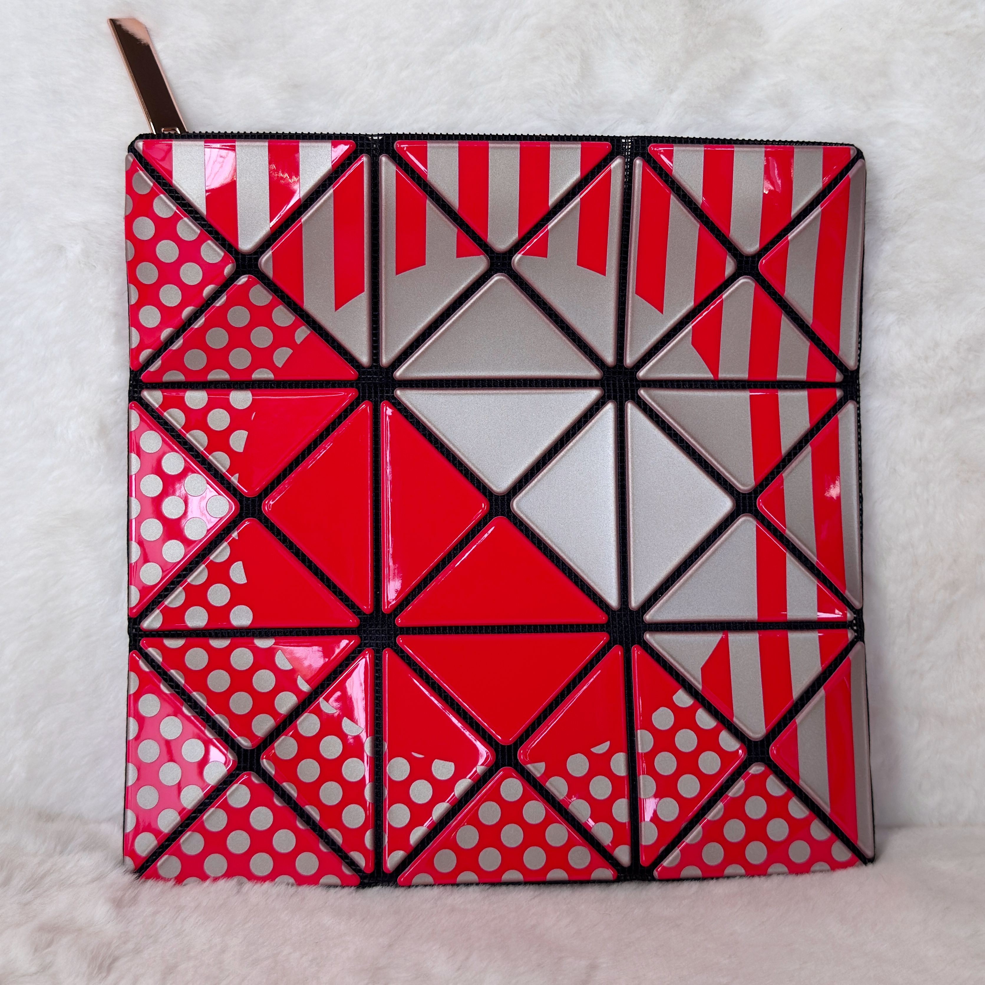 日本三宅一生ISSEY MIYAKE撞色双面手拿包化妆包收纳包 北京现货