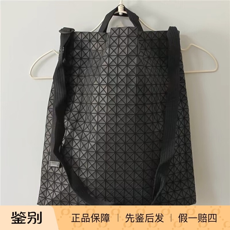 日本三宅一生磨砂黑色男士中性单肩斜挎托特包书包小袋子 现货