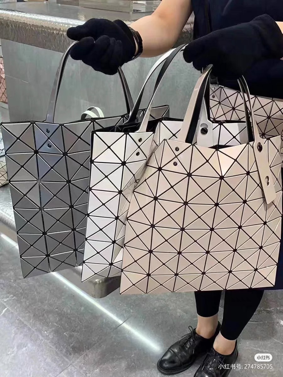 日本购三宅一生六格基础款白色