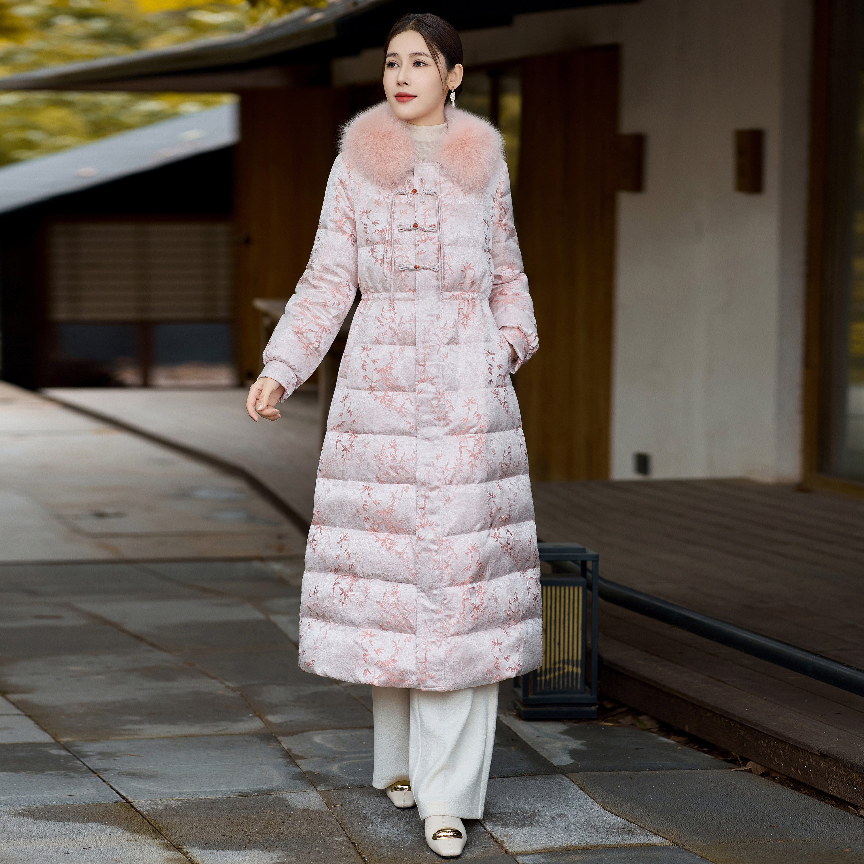 羽绒服2025新款女中长款气质轻薄毛领中式刺绣白鸭绒加厚过膝外套