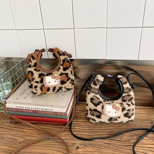 秋冬季小公主高颜值可爱卡通猫咪软萌小巧零钱包女童宝宝豹纹挎包