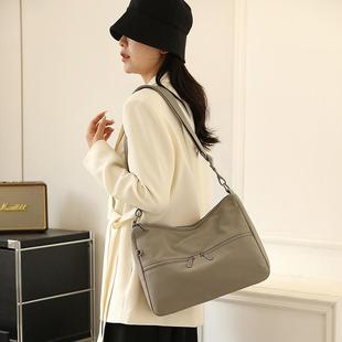 Colorful 2025春夏女士斜挎包简约休闲户外百搭通勤单肩包 Fox新款