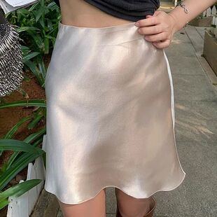 纯色紧身包臀短裙Solidcolor hip hugging short skirt for women