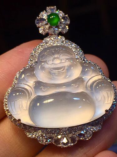 白冰种佛公吊坠独龙玉