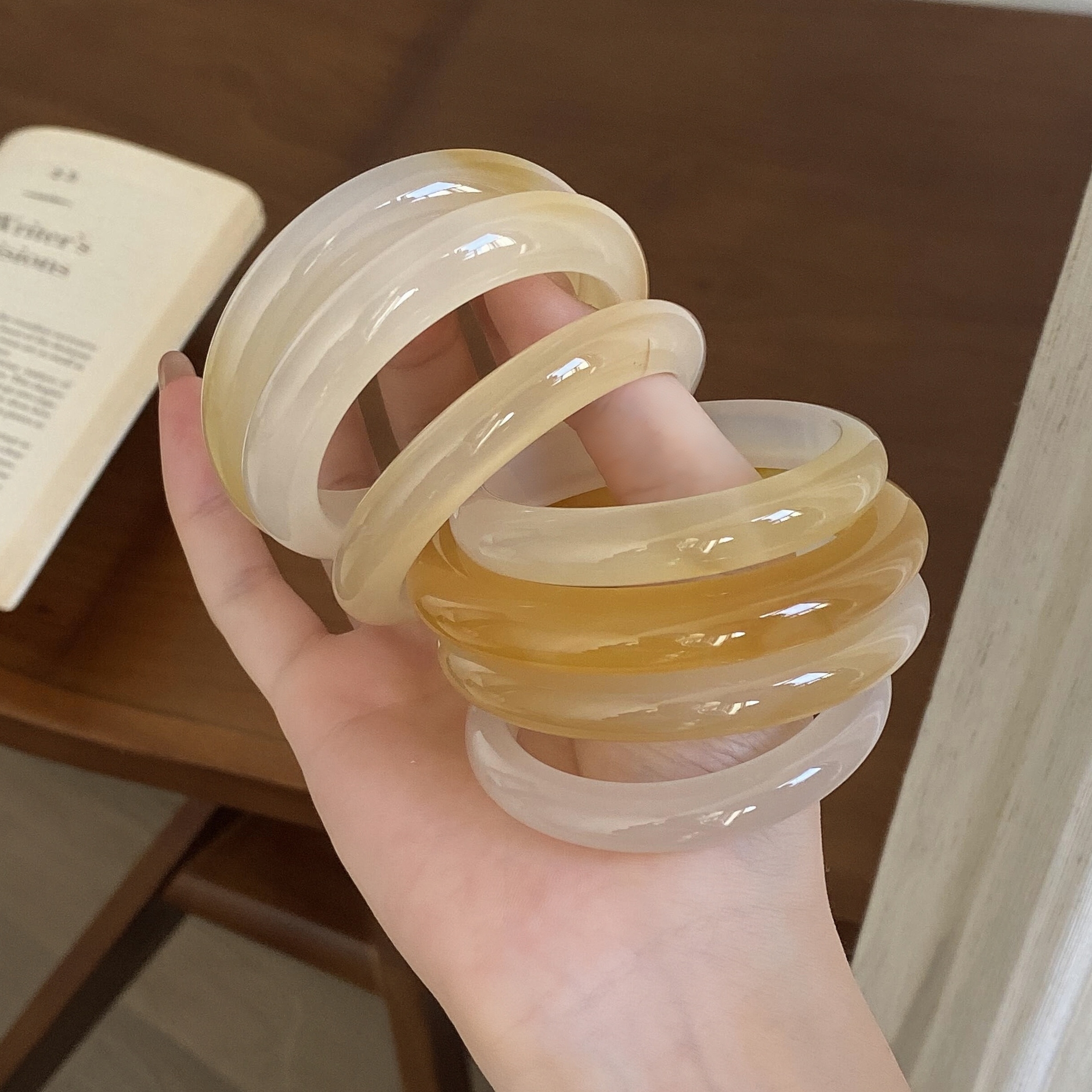 一口糖冰种玉髓玛瑙手镯