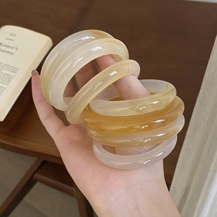 一口糖玛瑙玉髓手镯高冰高透白月光半黄翡马料毕业玉镯子冰种玛瑙