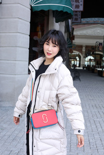 2019横店月娥新款藕白色通道爆款明星同款气时尚大牌羽绒服可定制