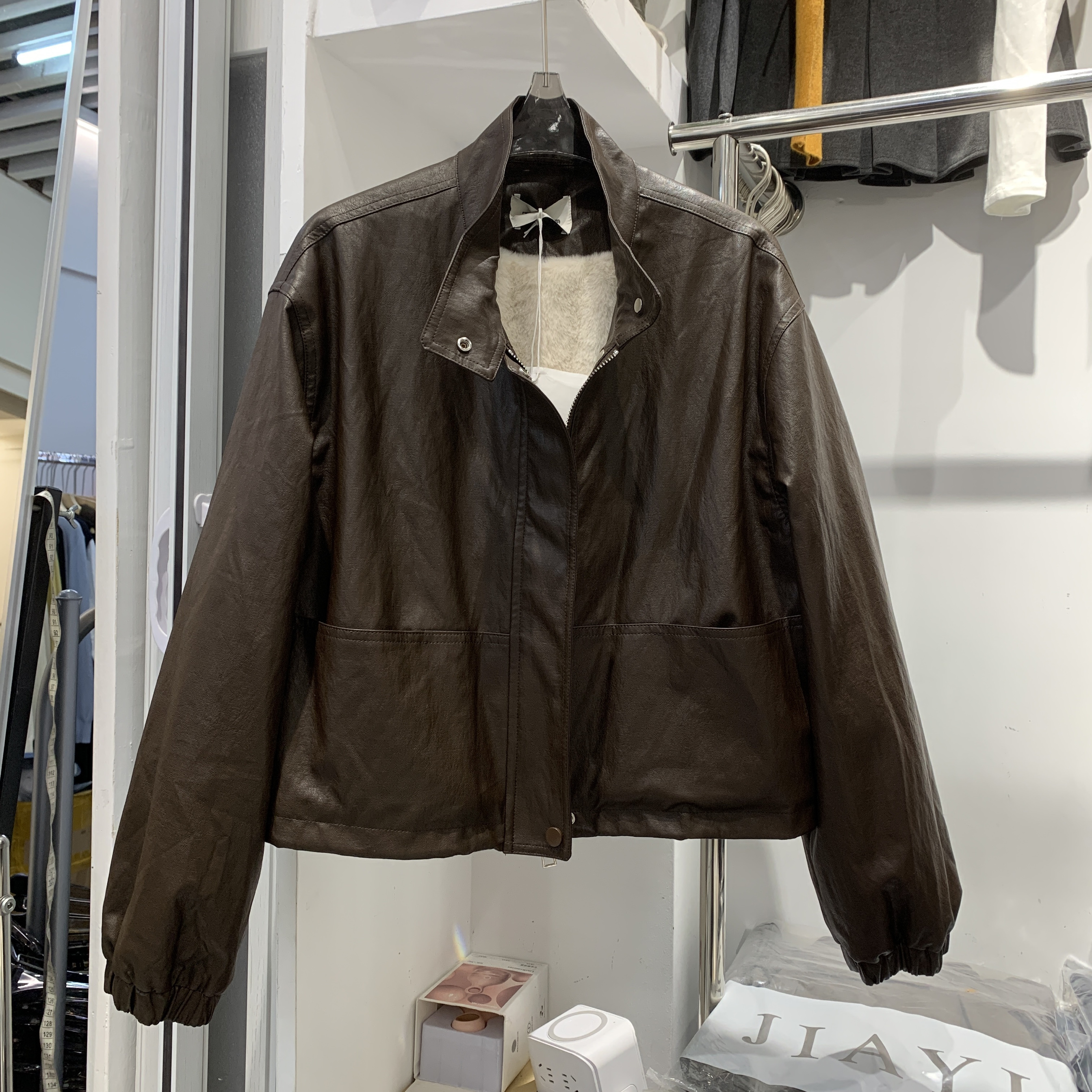 TR时尚6628韩系立领小众加绒短款PU皮衣外套女冬款宽松百搭上衣潮