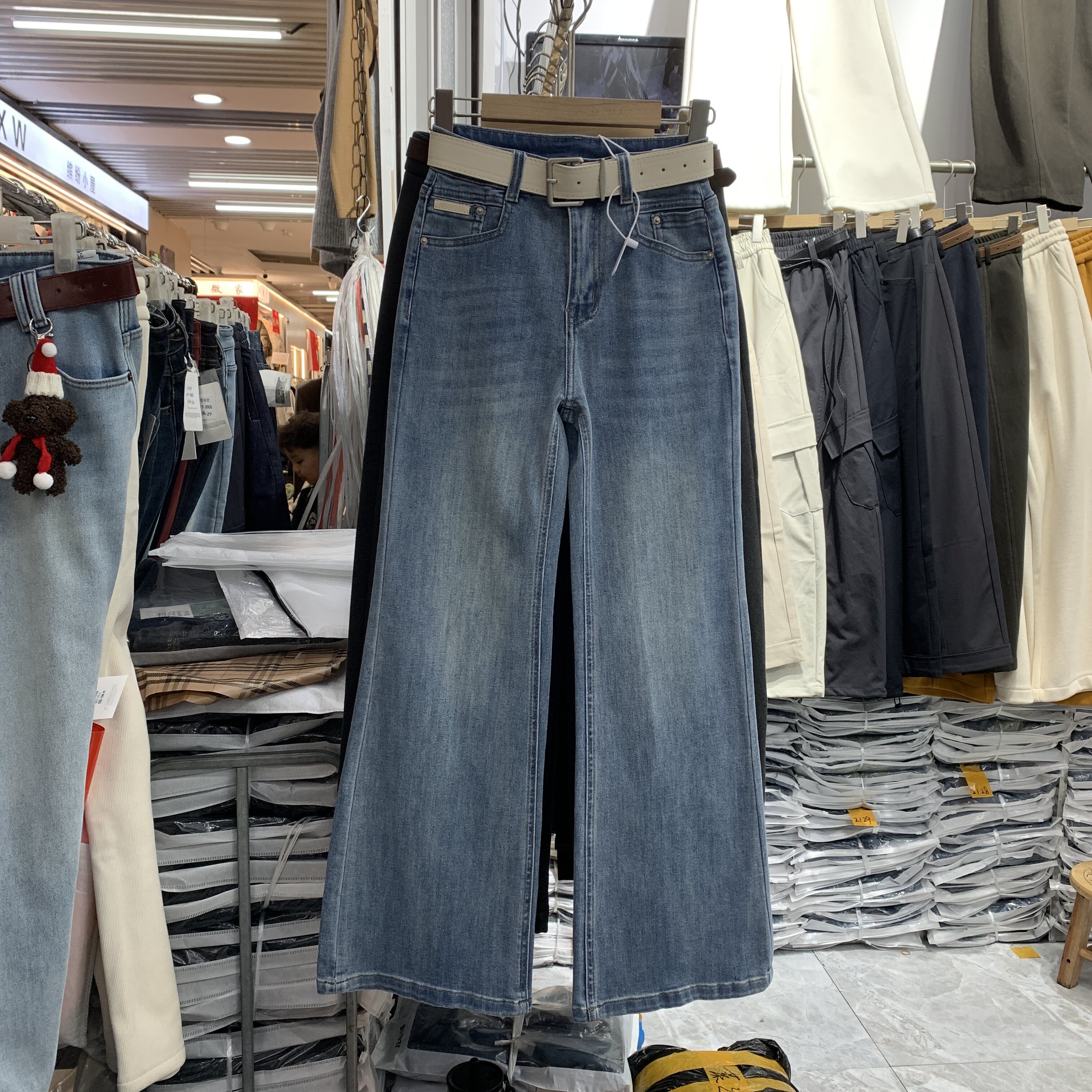 韩佰莉6577早春新款高腰显瘦弹力直筒休闲牛仔裤不贴腿微喇叭裤女