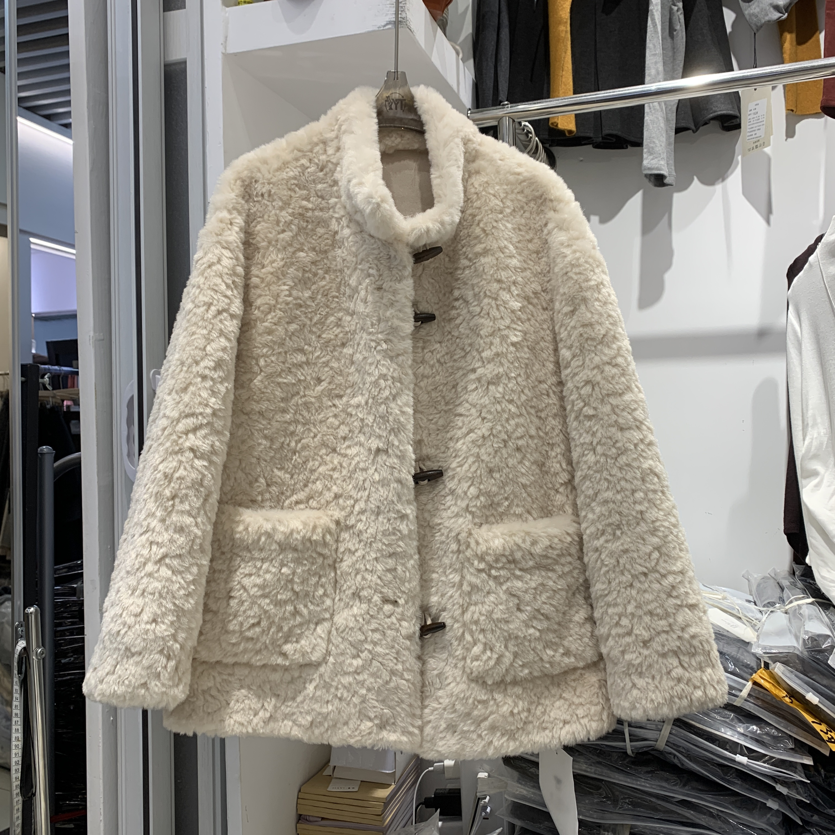 TR时尚9803宽松立领牛角扣仿羊羔毛外套女2025冬百搭显瘦皮毛一体