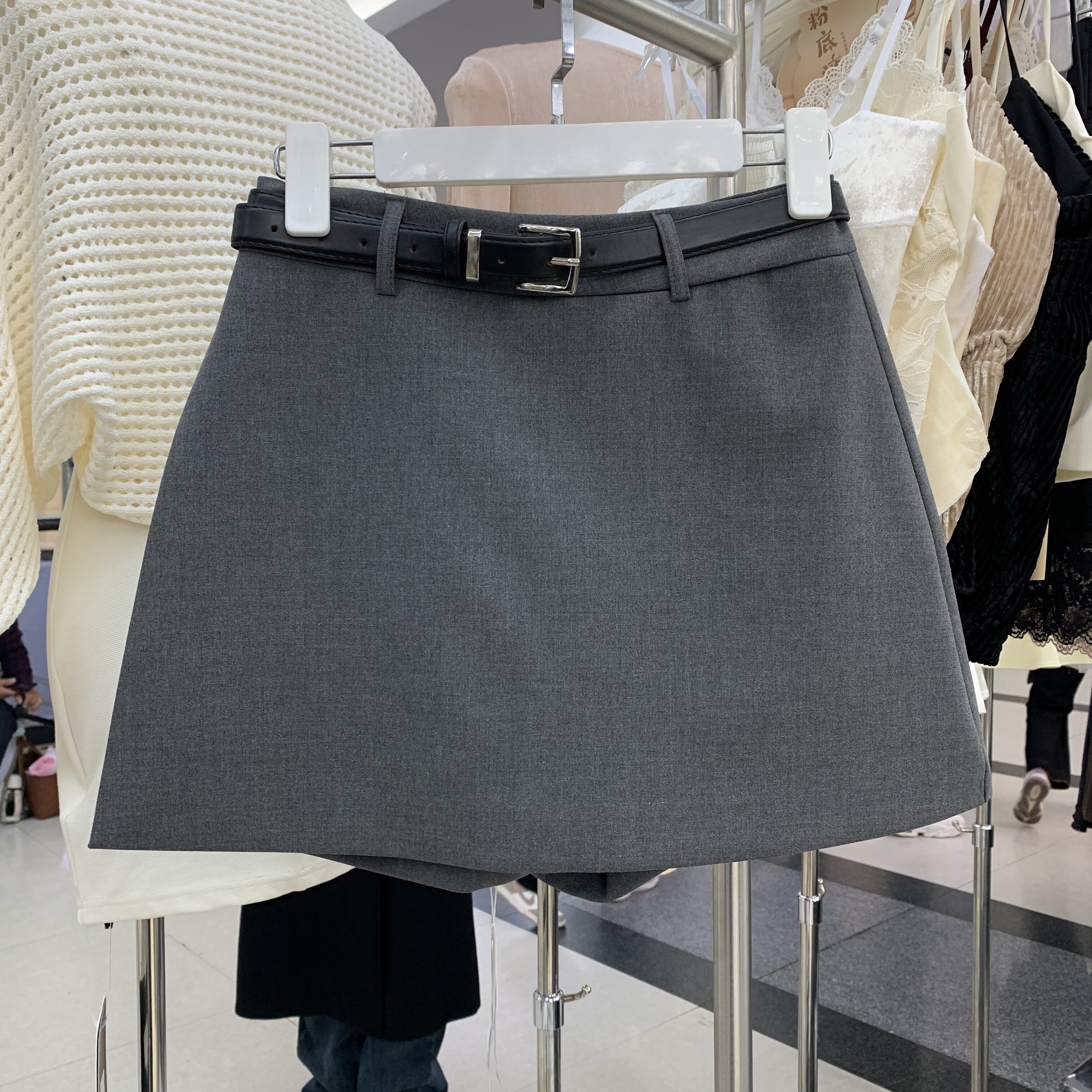 拾一颜色家25006侧开叉假两件a字西装裙裤女春款防走光半身裙短裙