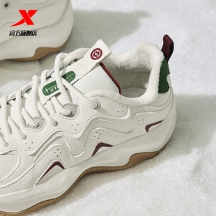 特步游牧棉鞋女鞋初中生加绒保暖休闲鞋老爹鞋白色百搭户外运动鞋