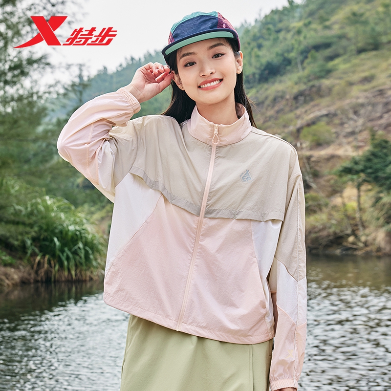 特步防晒外套女士2025夏季新款户外薄款拼色徒步宽松运动夹克上衣