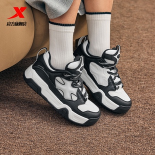 特步板鞋女鞋冬季新款初中生学生运动鞋低帮厚底休闲鞋百搭鞋子女