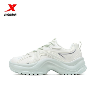 特步慕星TD休闲鞋女鞋初中生冬季厚底增高老爹鞋轻便黑色运动鞋子