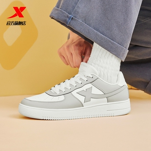 特步板鞋男2026新款官方旗舰轻便软底运动鞋皮面保暖百搭休闲鞋男