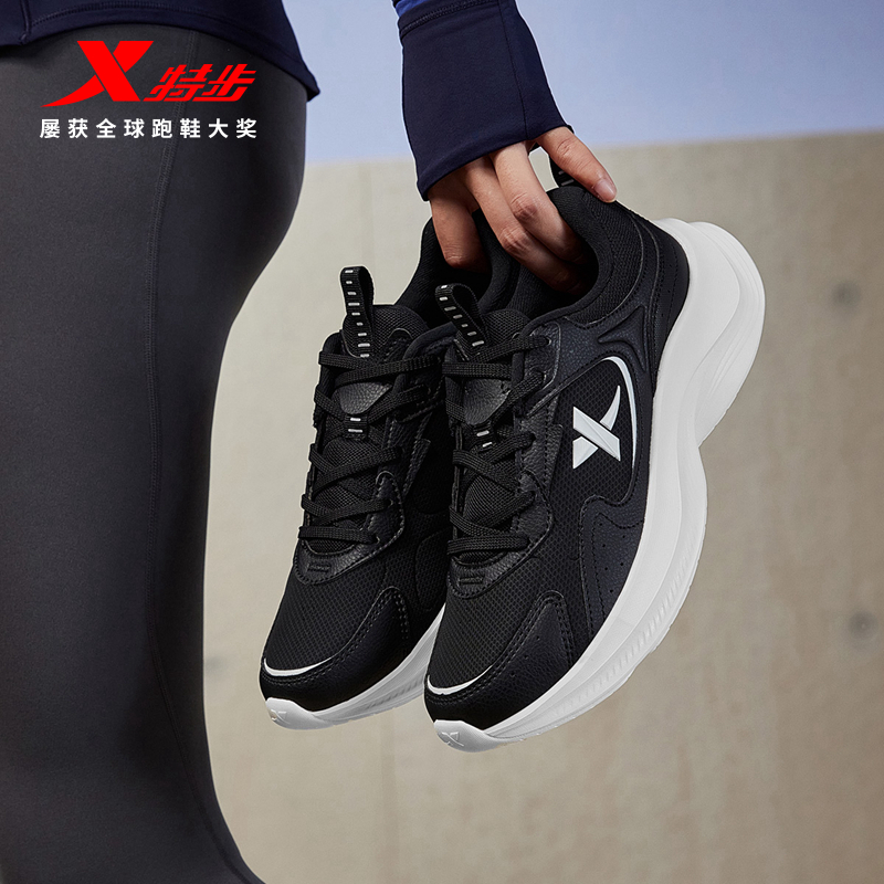 特步女鞋冬季新款官方皮面防水黑色运动鞋软底轻便不累脚跑步鞋女